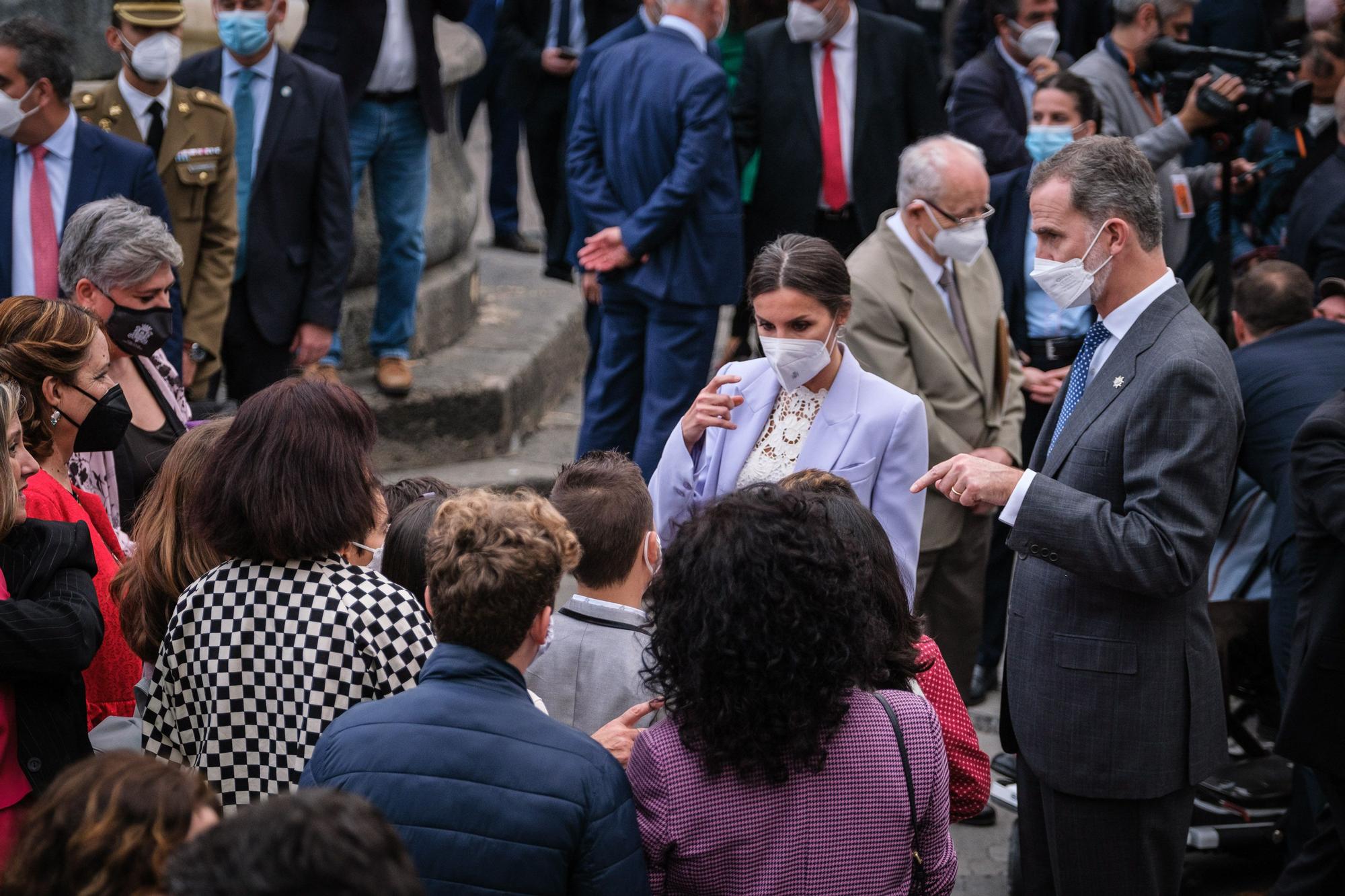 Visita del Rey y los presidentes de las comunidades a La Palma al acto de homenaje a los palmeros