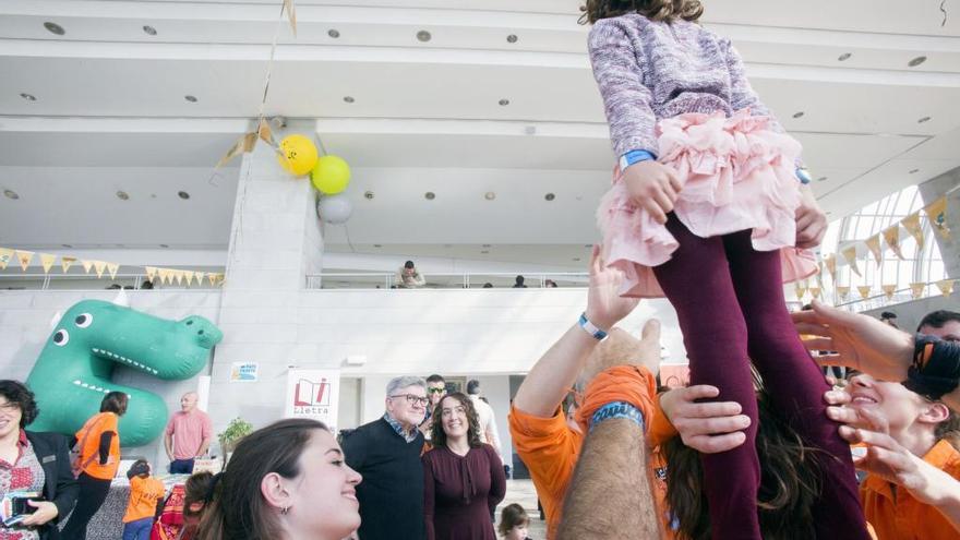 Los niños refugiados disfrutan de «Feretes i Cançonetes» en el Palau de la Música