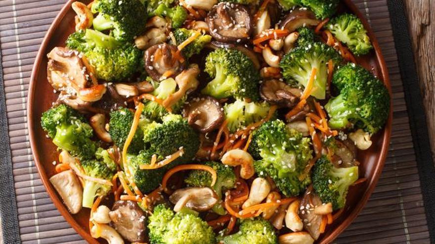 La ensalada de brócoli puede ser otra opción para una cena ligera