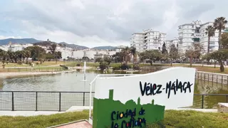 Vélez quiere hacer apto para el baño el lago del parque María Zambrano