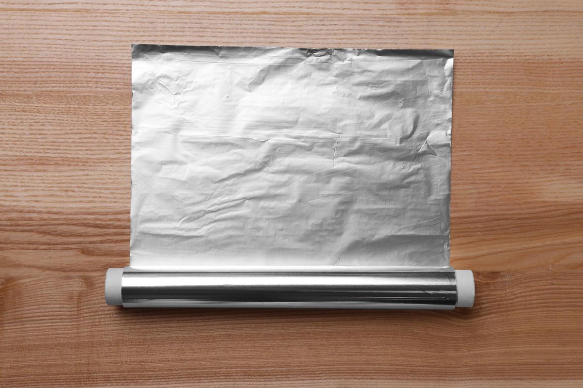 Papel de aluminio.
