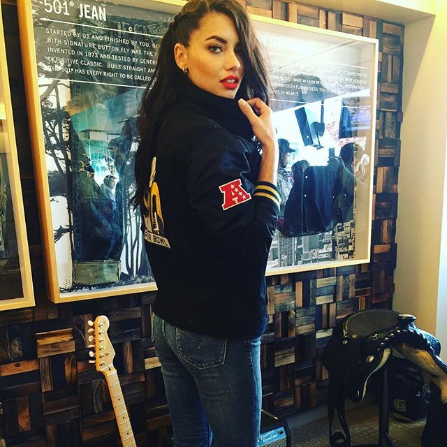 Así vivió la Super Bowl 2016 Adriana Lima