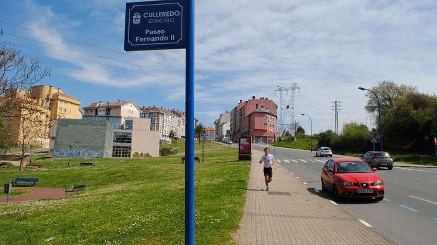 Nueva placa instalada en el paseo Fernando II, en Culleredo.