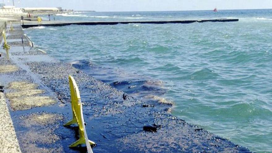 Cerradas varias playas del sur por un vertido de petróleo