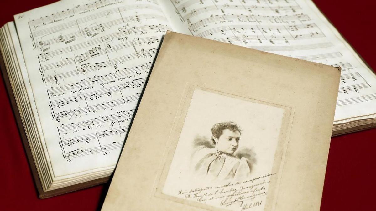 La partitura perdida de ópera de Maria Lluïsa Casagemas y una foto de la joven compositora.