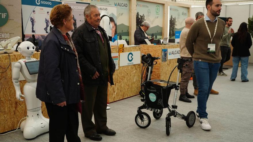El andador inteligente que ensamblará Cartif en Zamora, durante su presentación en la feria Fitecu. | J. L. F. (Archivo)