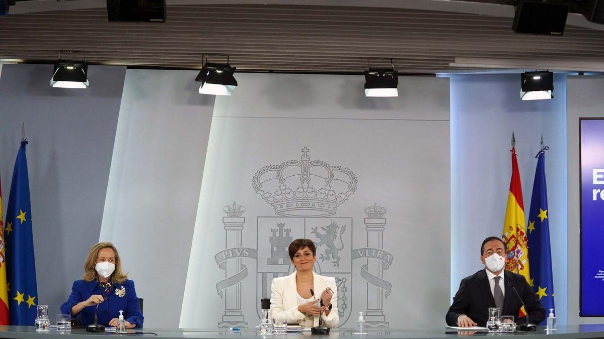 Rueda de prensa posterior a la reunión del Consejo de Ministros y que en esta ocasión la ofrecen La ministra Portavoz, Isabel Rodríguez, junto a la vicepresidenta primera y ministra de Asuntos Económicos, Nadia Calviño, y el ministro de Asuntos Exteriores, Unión Europea y Cooperación, José Manuel Albares.