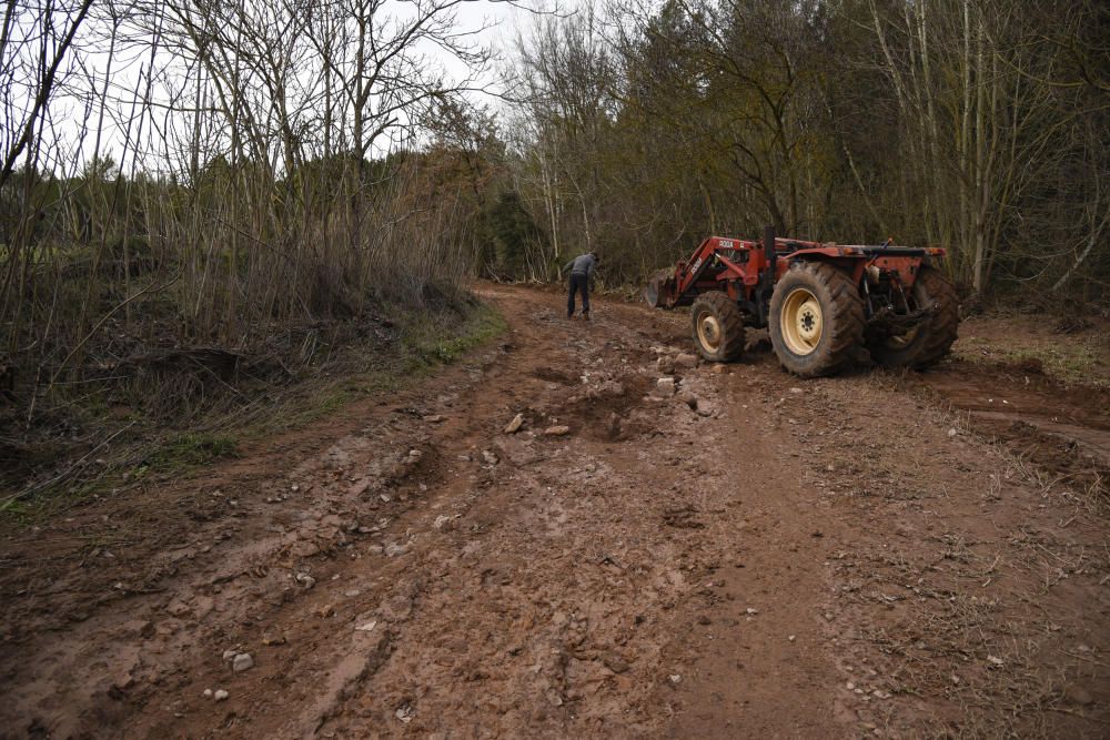 El principal camí del Suanya de Manresa, malmès pel temporal