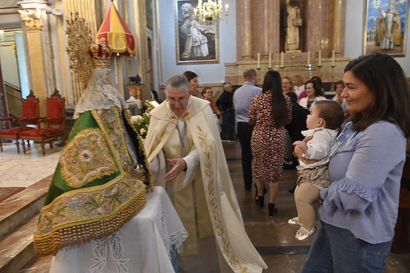 Castelló muestra su devoción por Lledó con el tradicional Paso por el Manto