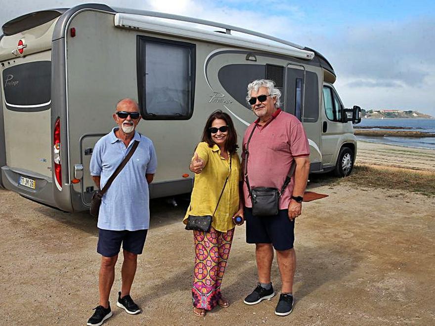 Antonio (dcha.)y Gloria con sucuñado.