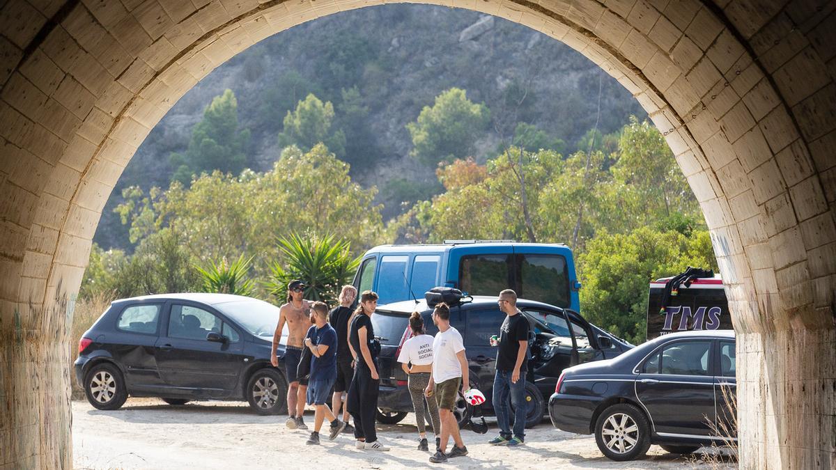 Gran despliegue policial por una fiesta ilegal con más de 1.000 personas en El Campello