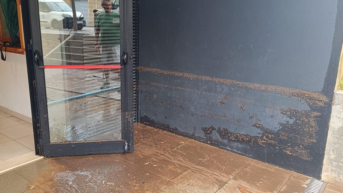 La DANA provoca los primeros incidentes en Manacor, donde se ha inundado el Auditorio