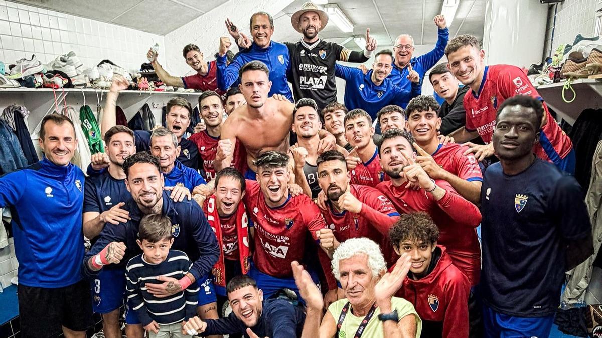 Los jugadores del Teruel celebran la victoria del pasado fin de semana en casa ante el Marbella.