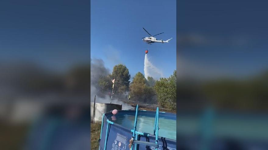 Los bomberos extinguen un incendio en las Masías de Moncada