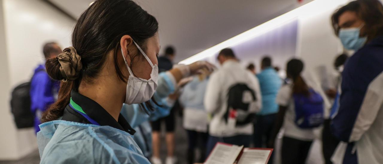 Controles sanitarios a la llegada a Tokio