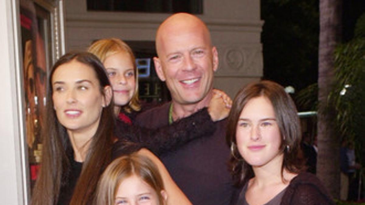 Bruce Willis, con sus hijas y Demi Moore, en una estampa del 2001.