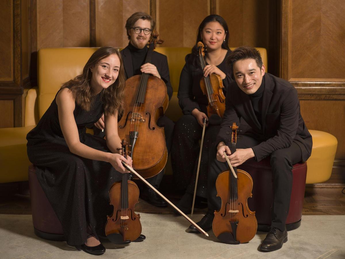 Danfeng Shen, Antonia Rankersberger, Xiang Lyu e Ivan Valentin Hollup Roald conforman el Simply Quartet.