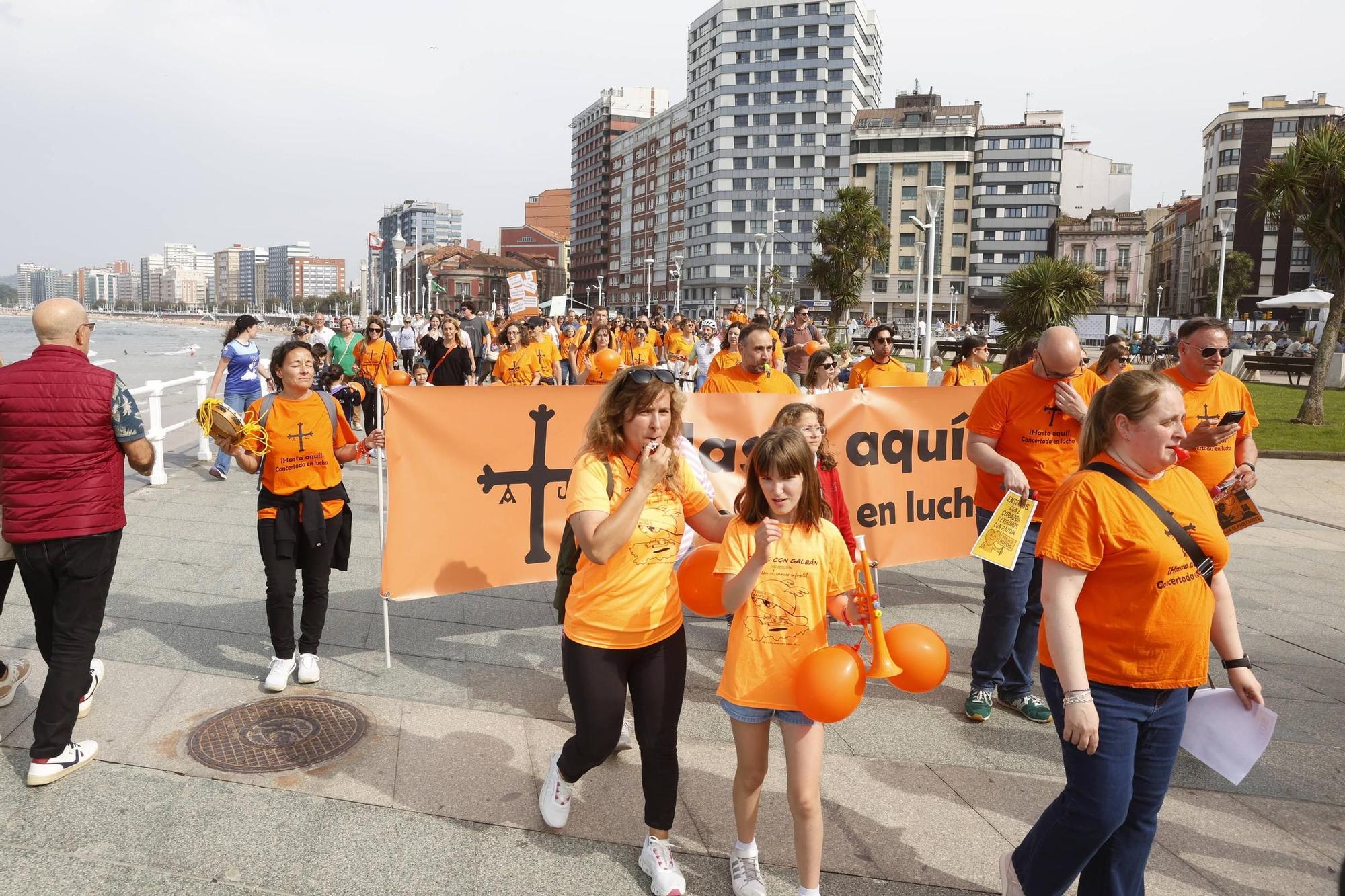 Así fue la gran concentración en Gijón por la educación concertada (en imágenes)