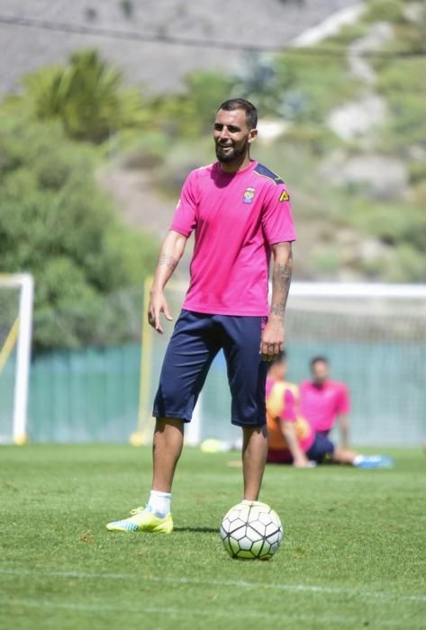 Entrenamiento de la UD Las Palmas en Barranco ...