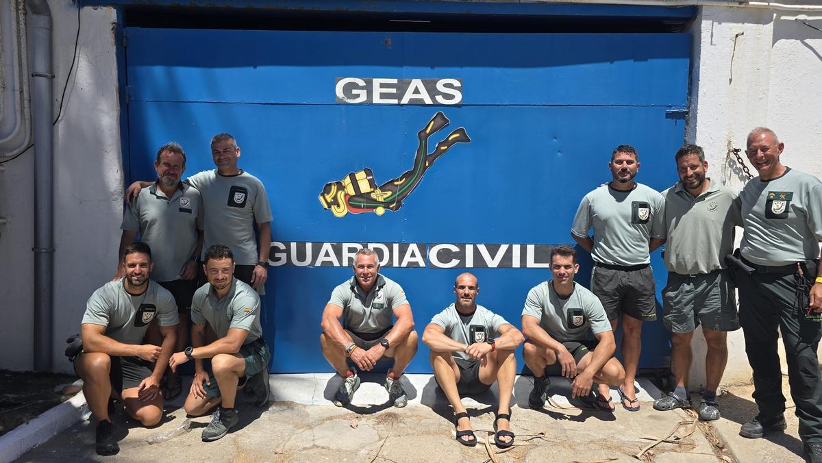 Miembros del GEAS de la Guardia Civil que participan en el dispositivo de rescate de migrantes en el mar de Ceuta tras la masiva entrada de personas desde Marruecos