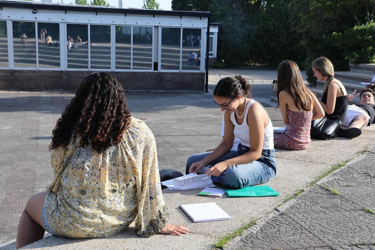 Alumnas de Vigo, minutos antes de arrancan la PAU de 2025