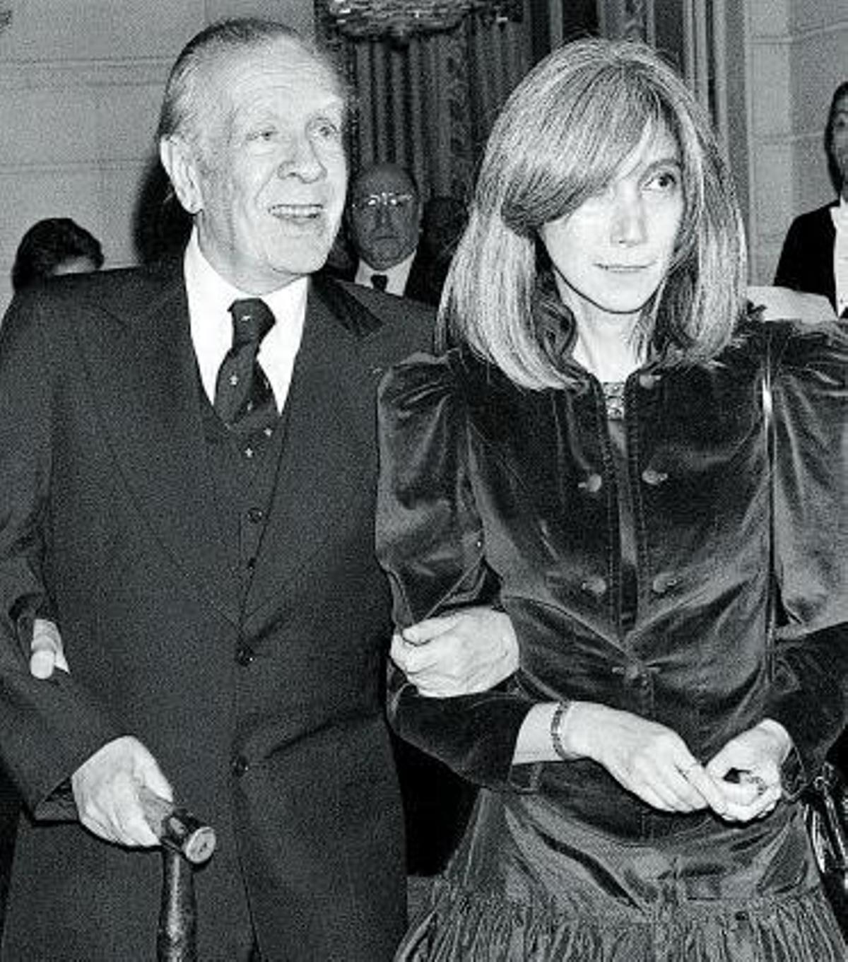 Jorge Luis Borges y María Kodama en París en 1983. JOEL ROBINE / AFP