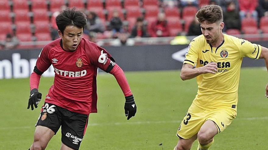 Kubo controla el esférico en el último duelo ante el Villarreal.