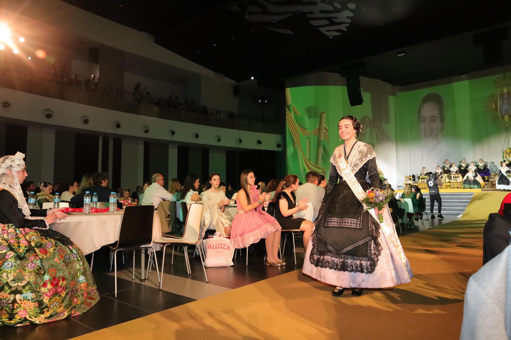 Galania a la reina infantil de las fiestas de la Magdalena