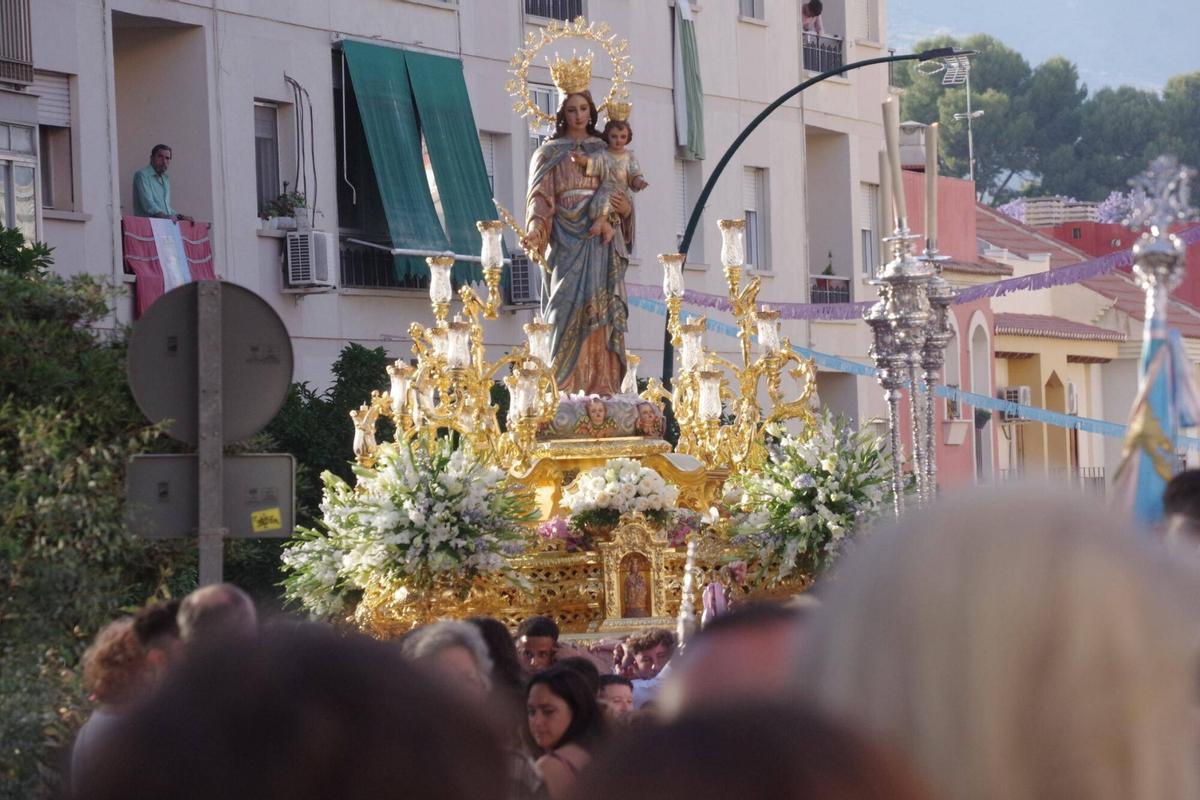 La procesión de María Auxiliadora Coronada, en imágenes