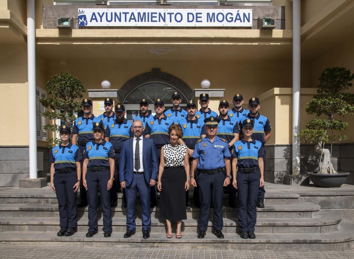 Imagen del acto de toma de posesión de los nuevos miembros de la Policía Local de Mogán.