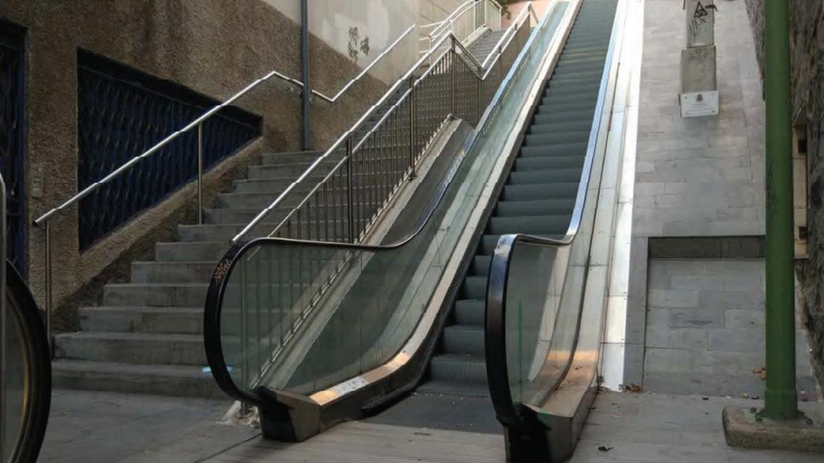 El Ayuntamiento reparará, entre otras, las escaleras mecánicas de Primero de Mayo.
