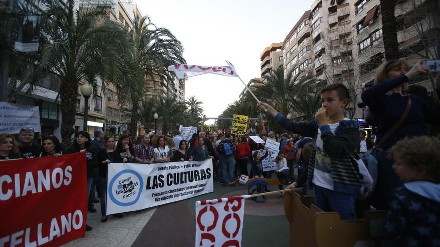 Un millar de personas contra el plurilingüismo en Alicante