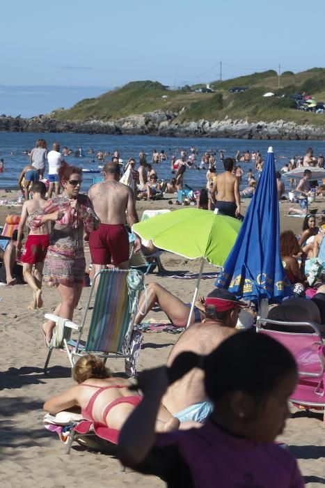 Domingo de calor y de atascos en Asturias