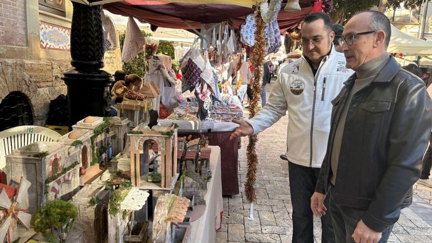 Amplia variedad de productos artesanales en el Mercadillo Navideño de Águilas
