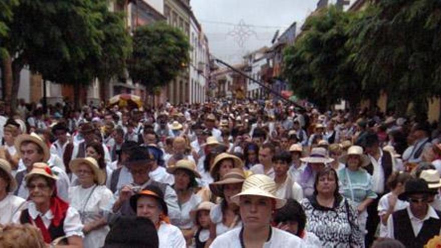 Unas 40.000 personas con la Virgen del Pino