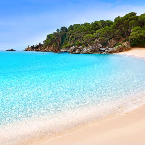 El municipio de Girona que es como viajar al Caribe: calas escondidas, un castillo y miradores de infarto