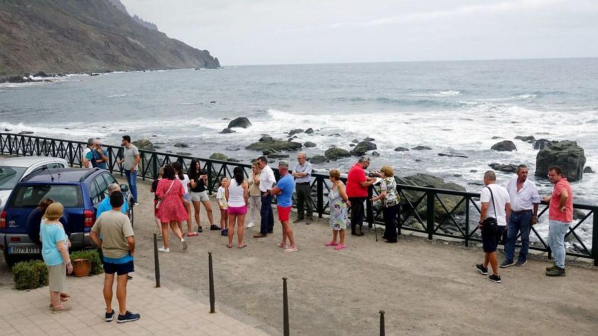 Bermúdez visita la playa de Tachero.