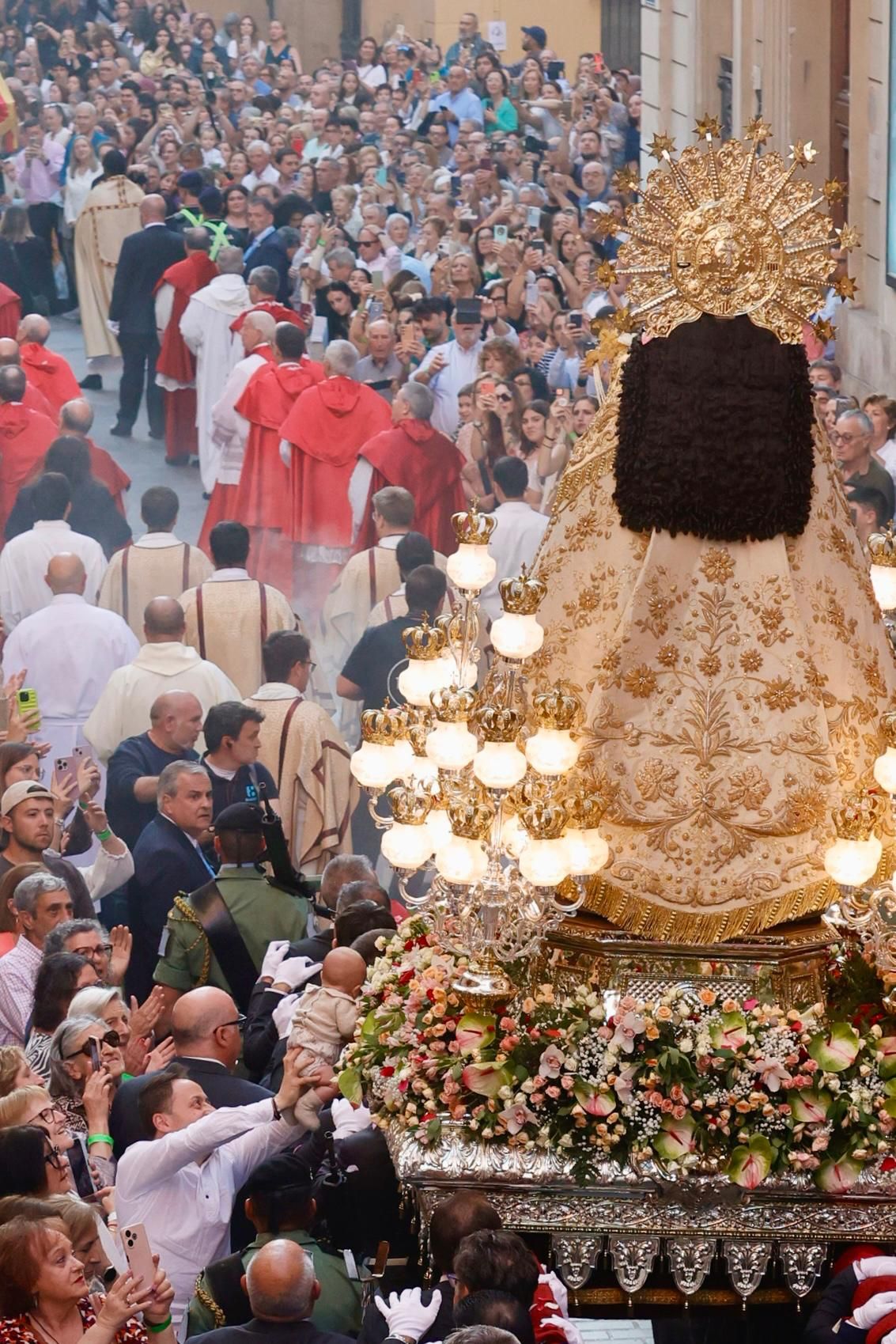 Procesión de la Virgen de los Desamparados de València 2025
