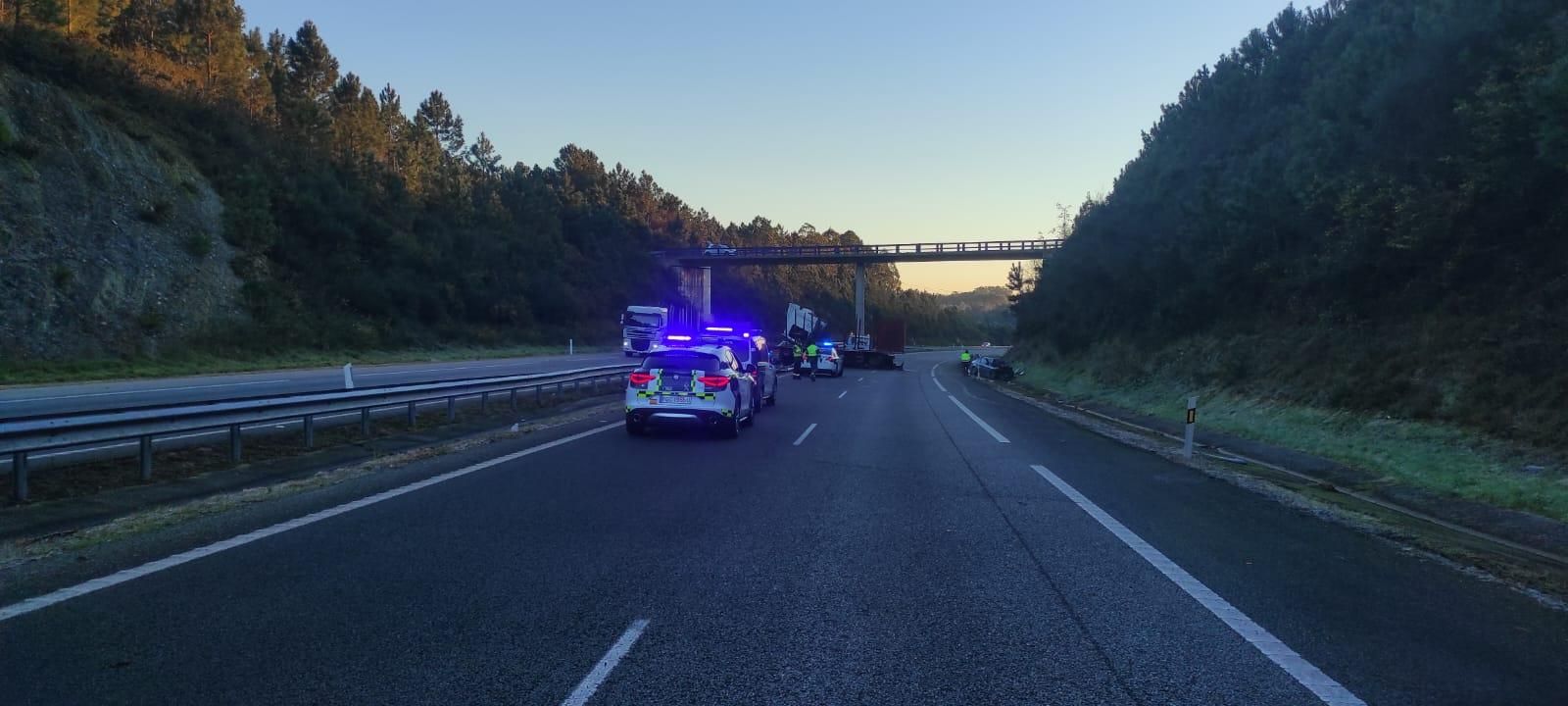 EN IMÁGENES: Accidente en la Autovía del Cantábrico a la altura de Tapia