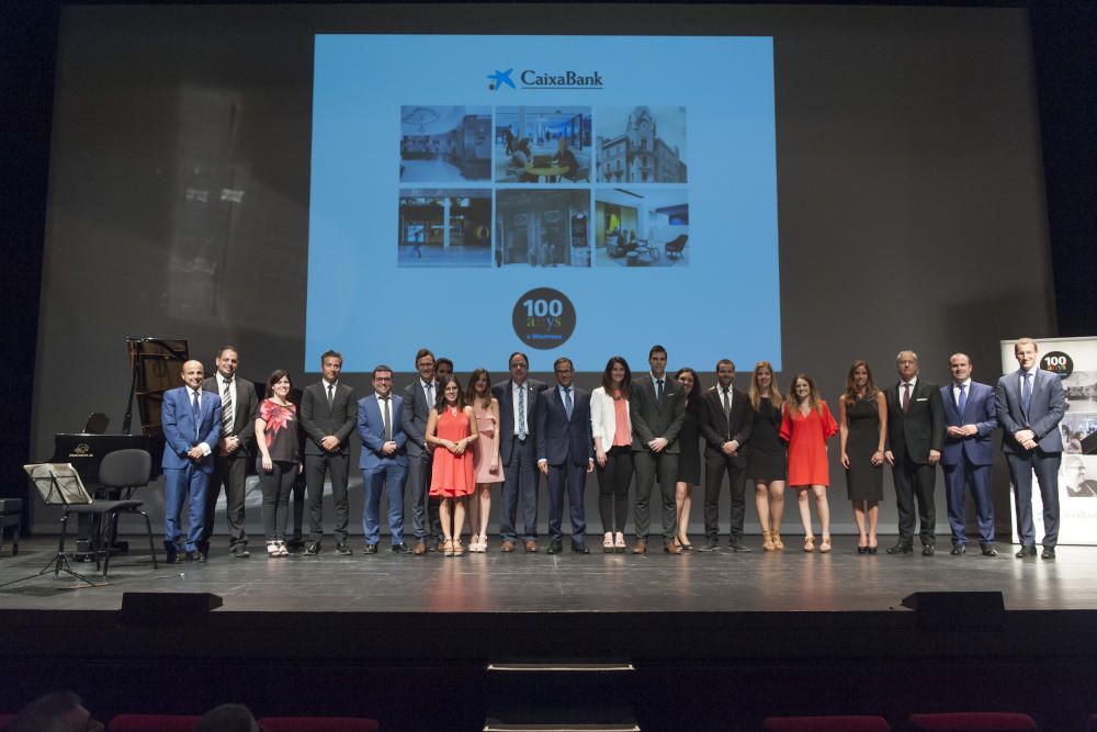 CaixaBank llueix la seva obra social en l''acte del centenari de l''entitat a Manresa.