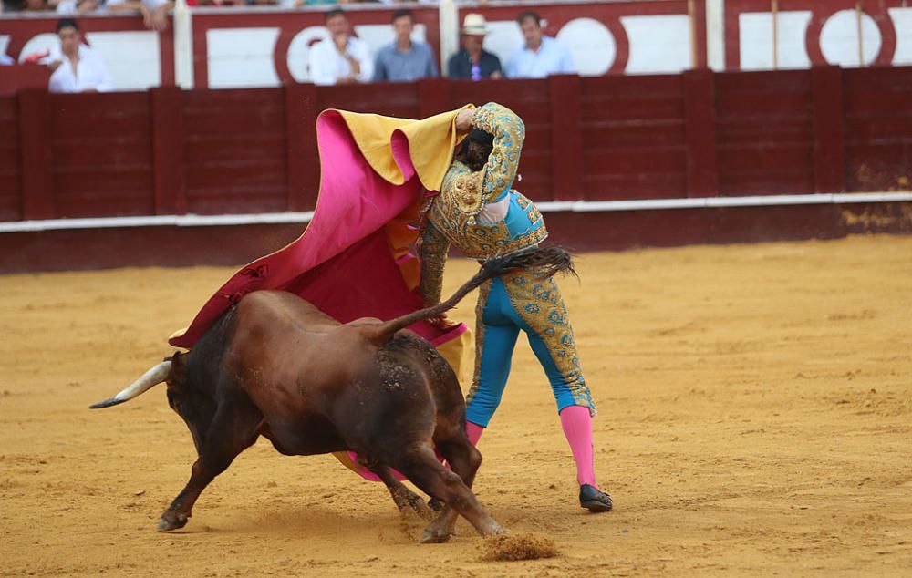 Más de siete mil personas presencian una final del Certamen de Escuelas Taurinas de buen nivel en la que el triunfador fue Miguel Aguilar y en la que también destacó el almeriense Jorge Martínez