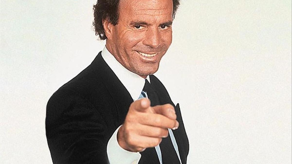 Julio Iglesias tendrá que responder a la demanda de paternidad