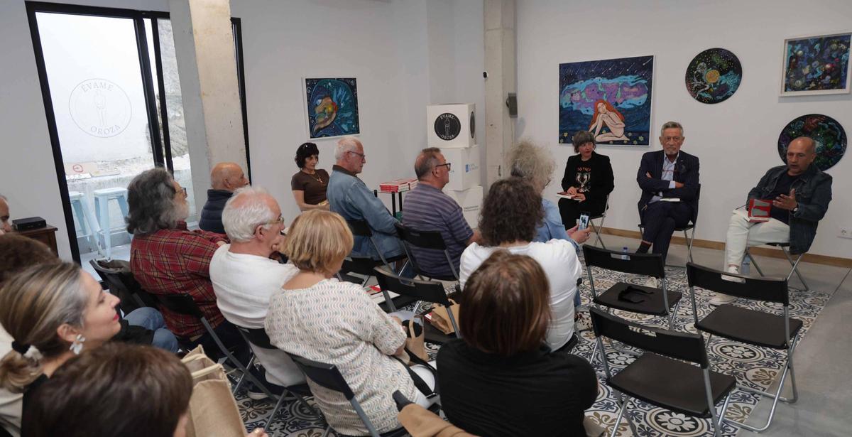 Presentación do libro "Hay que destruir a Cartago", de Antón Beiras en Vigo.