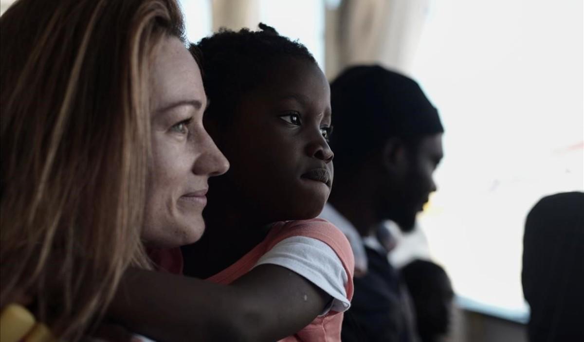 Un niño inmigrante que llegó a Valencia a bordo del Aquarius.