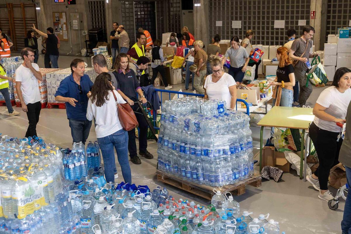 El empuje solidario en Alicante llena el Centro de Tecnificación con ayuda para los afectados por la DANA en Valencia