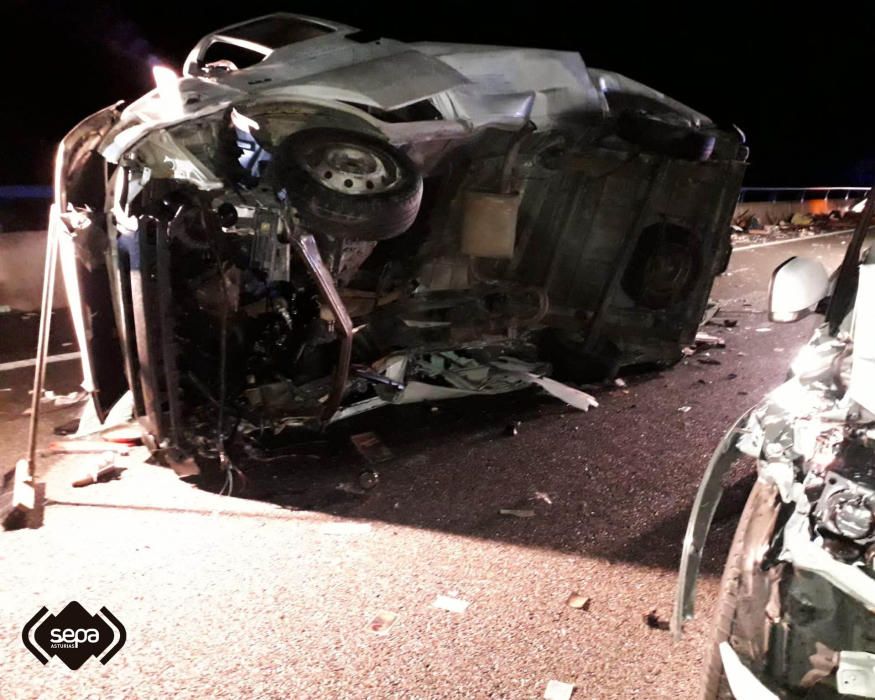 Cinco heridos en un accidente de tráfico en la Autovía del Cantábrico en Llanes.