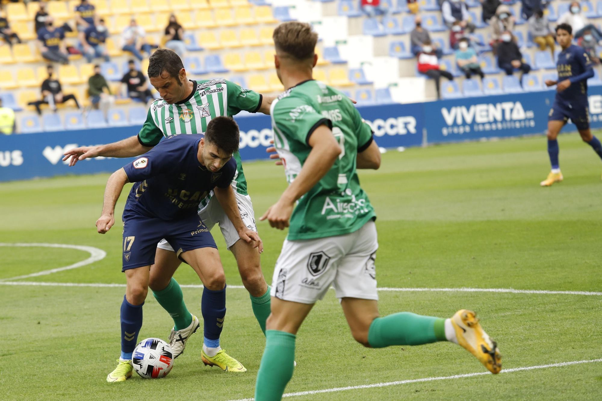 El UCAM Murcia vence y certifica su presencia en el play off (3-2)