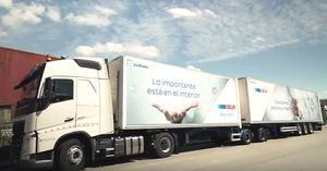 Preparació d’un megacamió de Seur. 