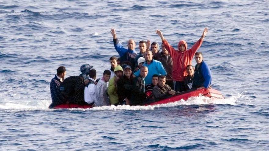 El Parlamento Europeo prohíbe las devoluciones de inmigrantes en alta mar