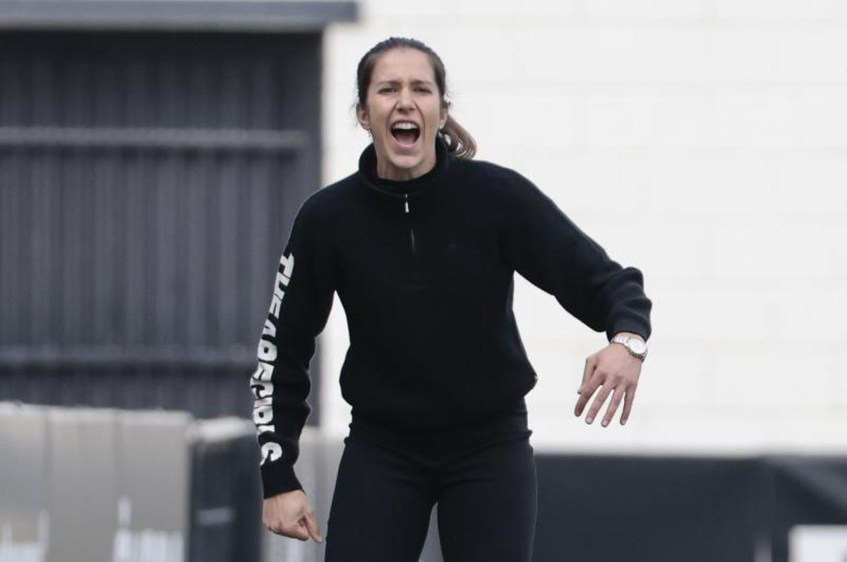 Andrea Esteban, entrenadora del Deportivo Alavés Gloriosas.